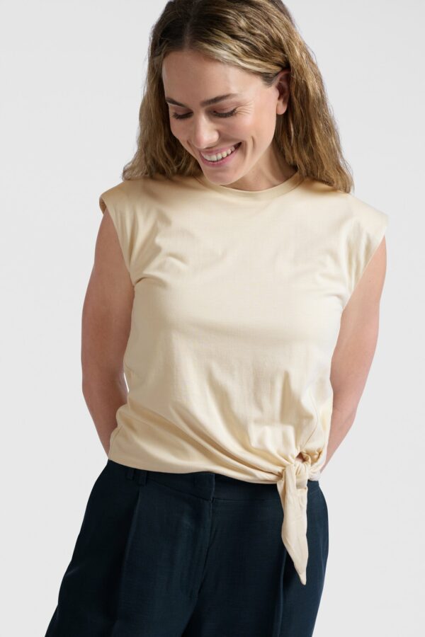 Yaya Sleeveless Top with knot, SUMMER SAND – Bild 2